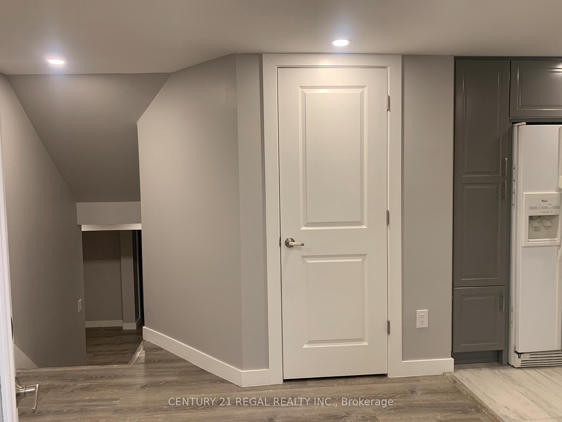 686 Woodbridge Avenue Unit Bsmt photo 6