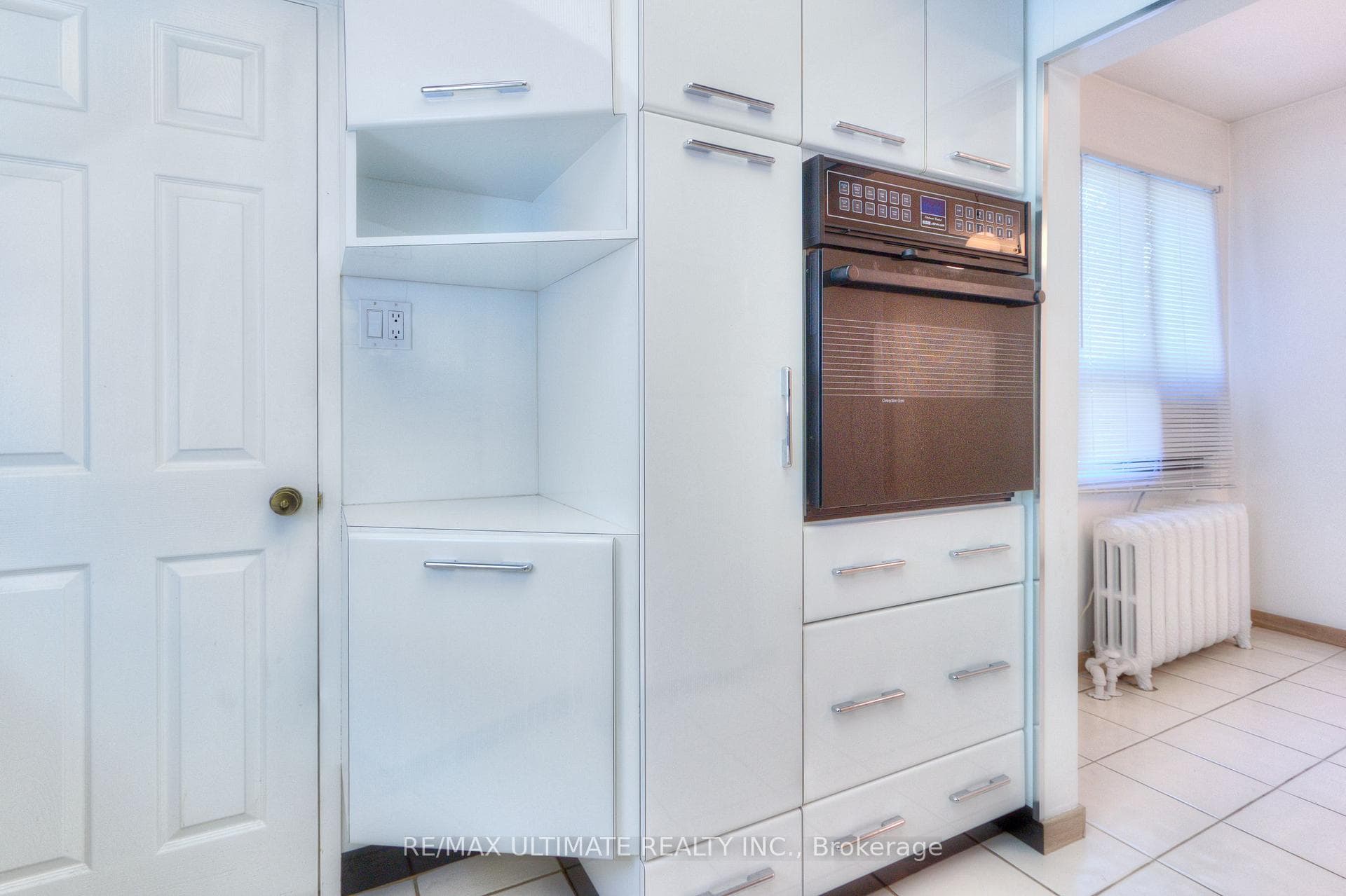 1652-1654 Dufferin Street photo 5