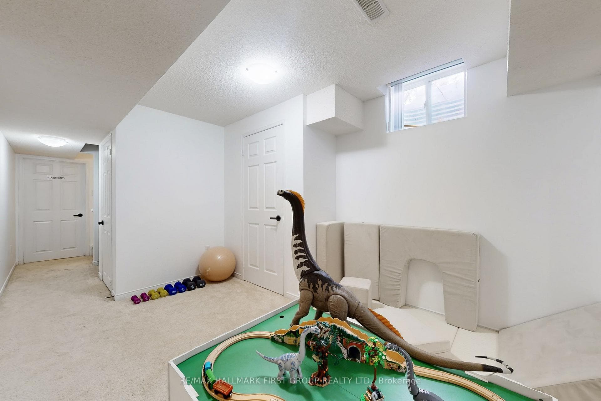 143 Hainford Street photo 35