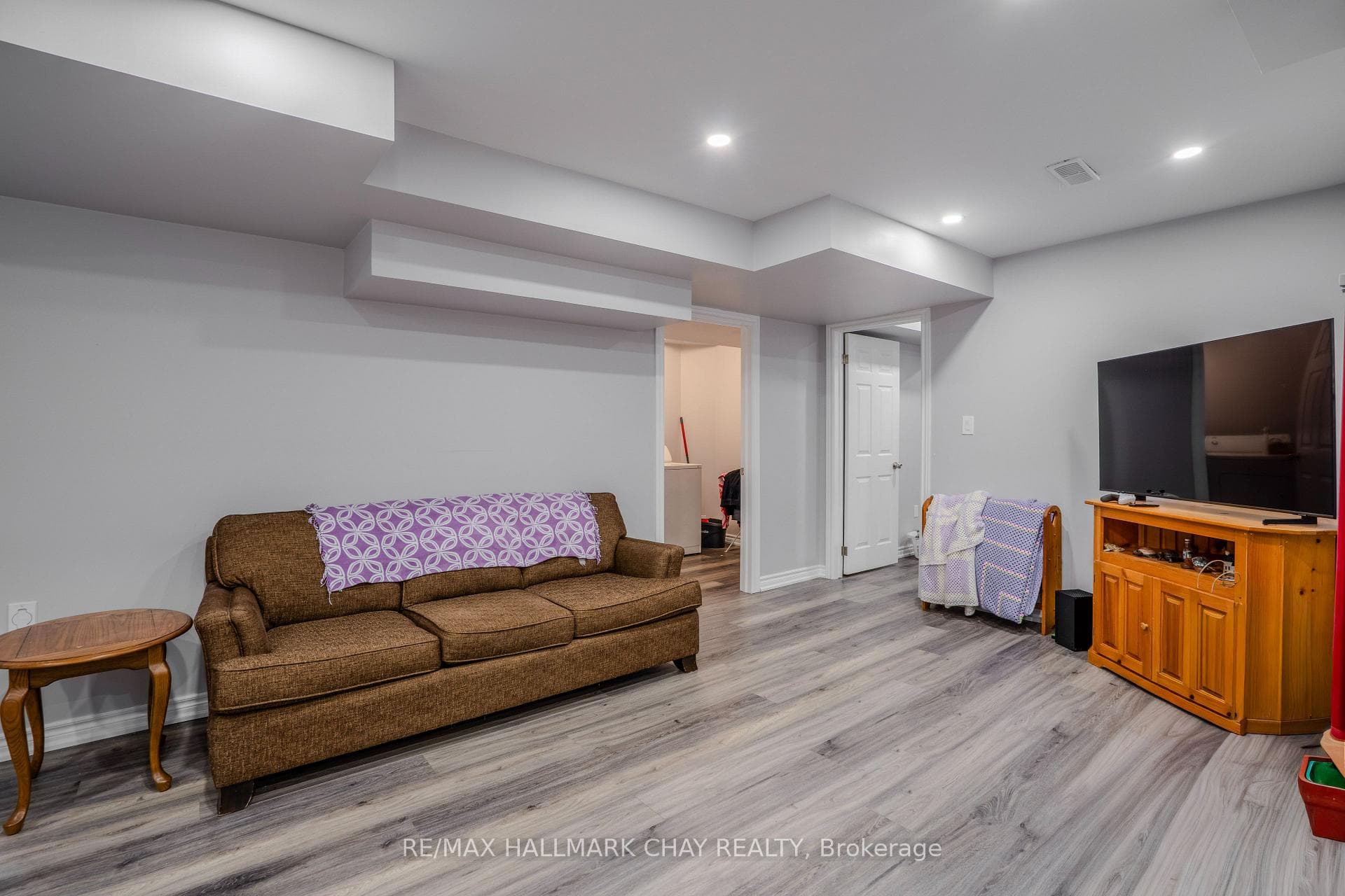 19 Julie Street Unit Lower photo 9