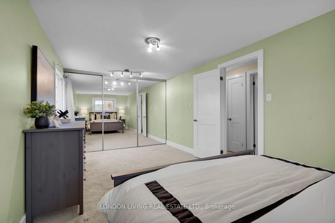 74 Jena Crescent photo 17