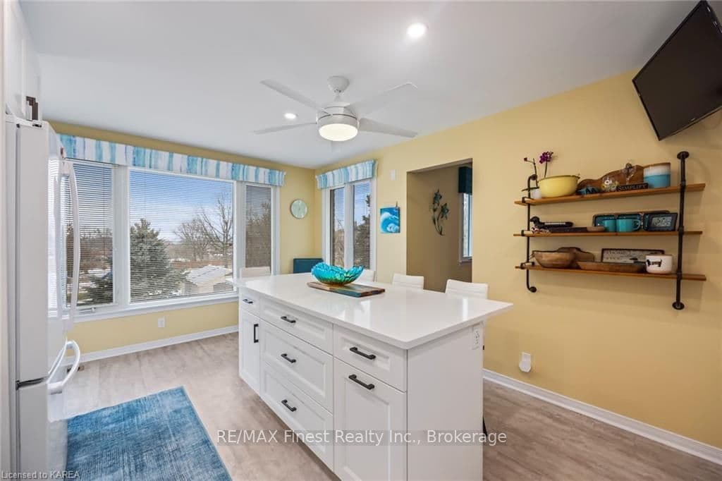 1146 LANCASTER Drive photo 15