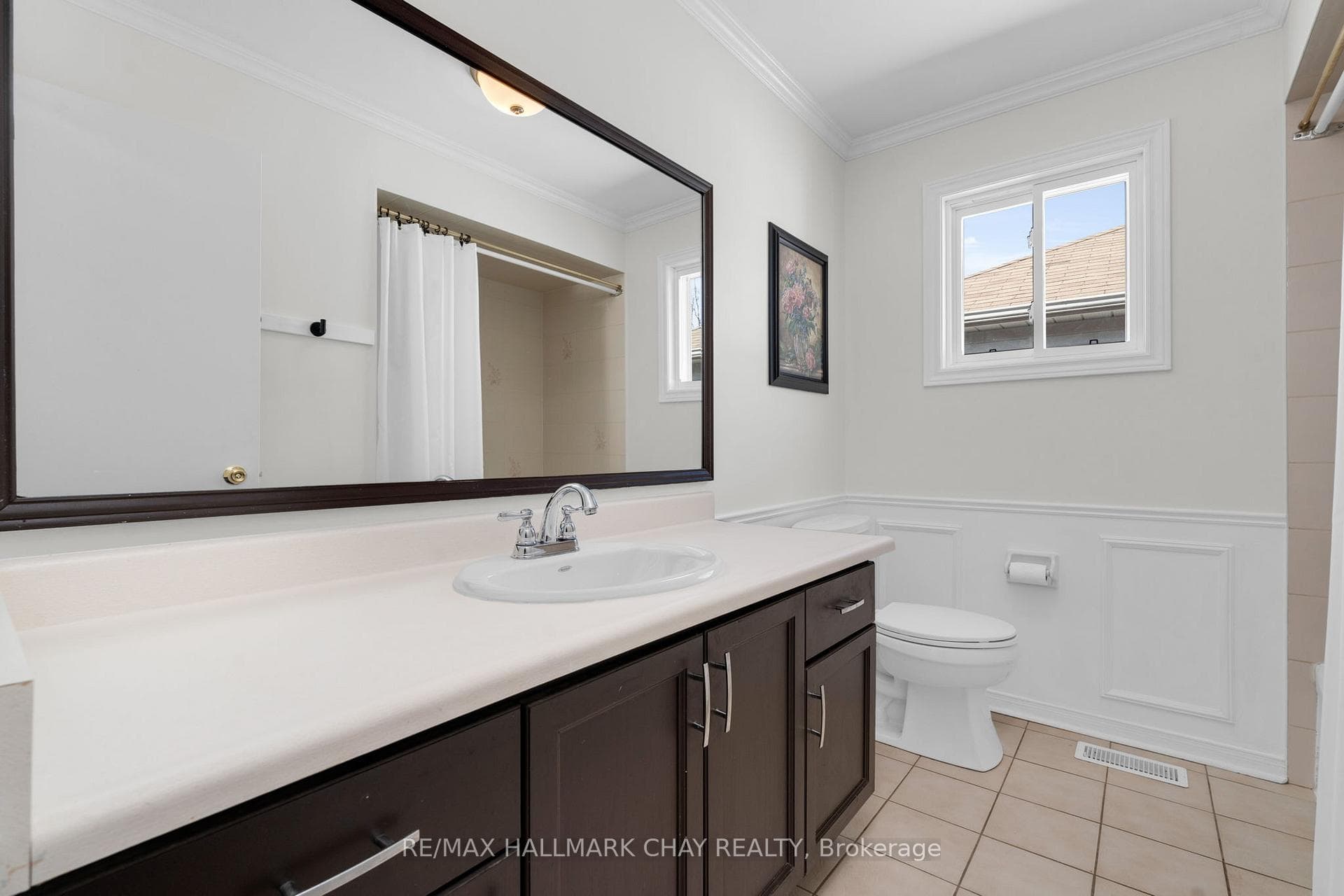 Upper Level 4-pc Main Bath