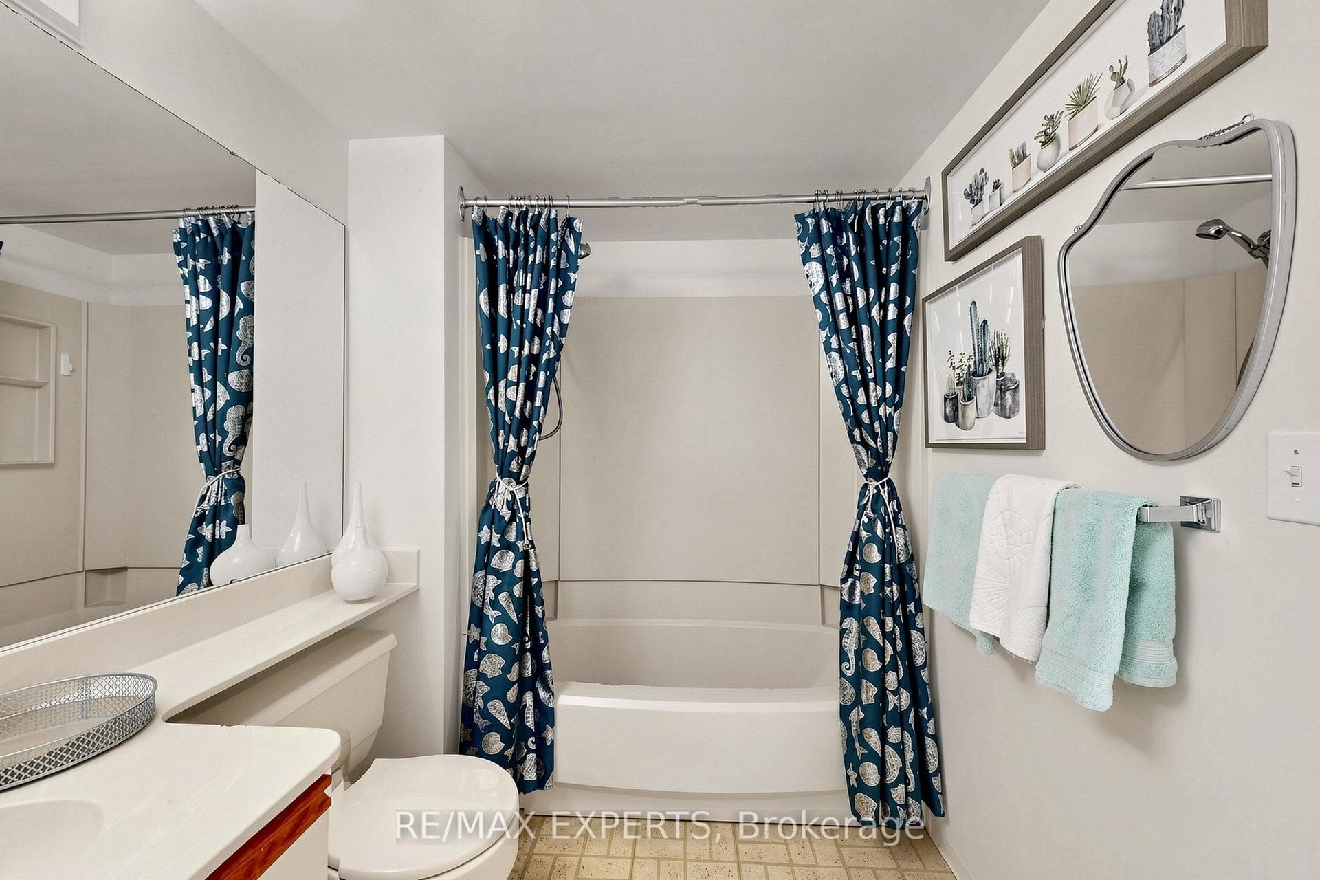 1360 Rathburn Road Unit 909 photo 30