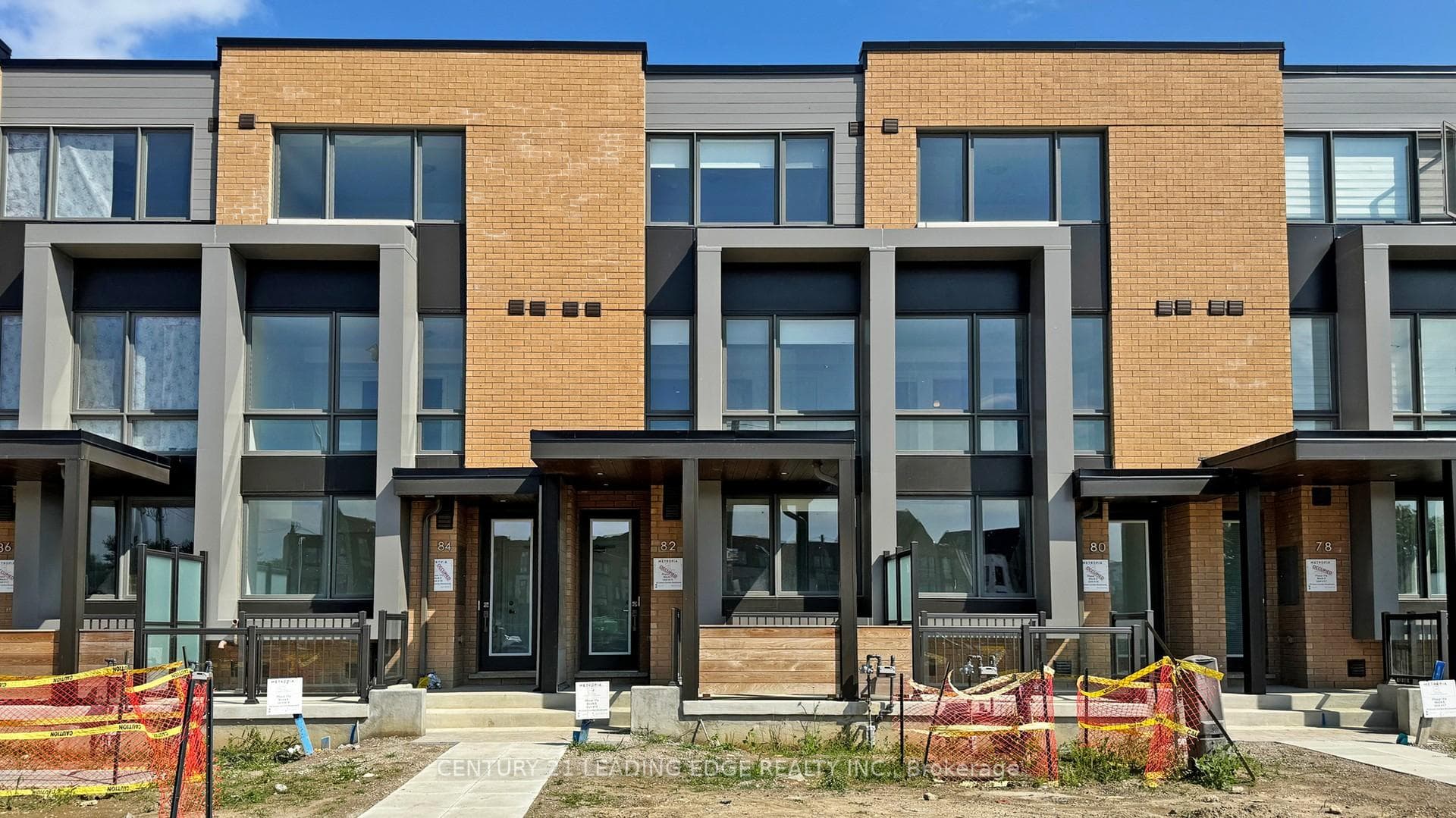 82A Green Gardens Boulevard photo 2