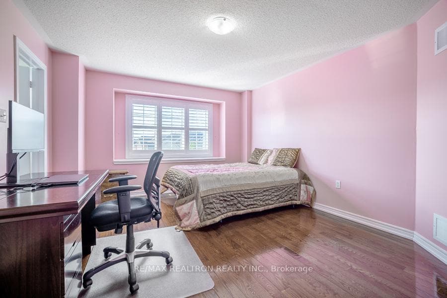 110 Riverwalk Drive photo 23
