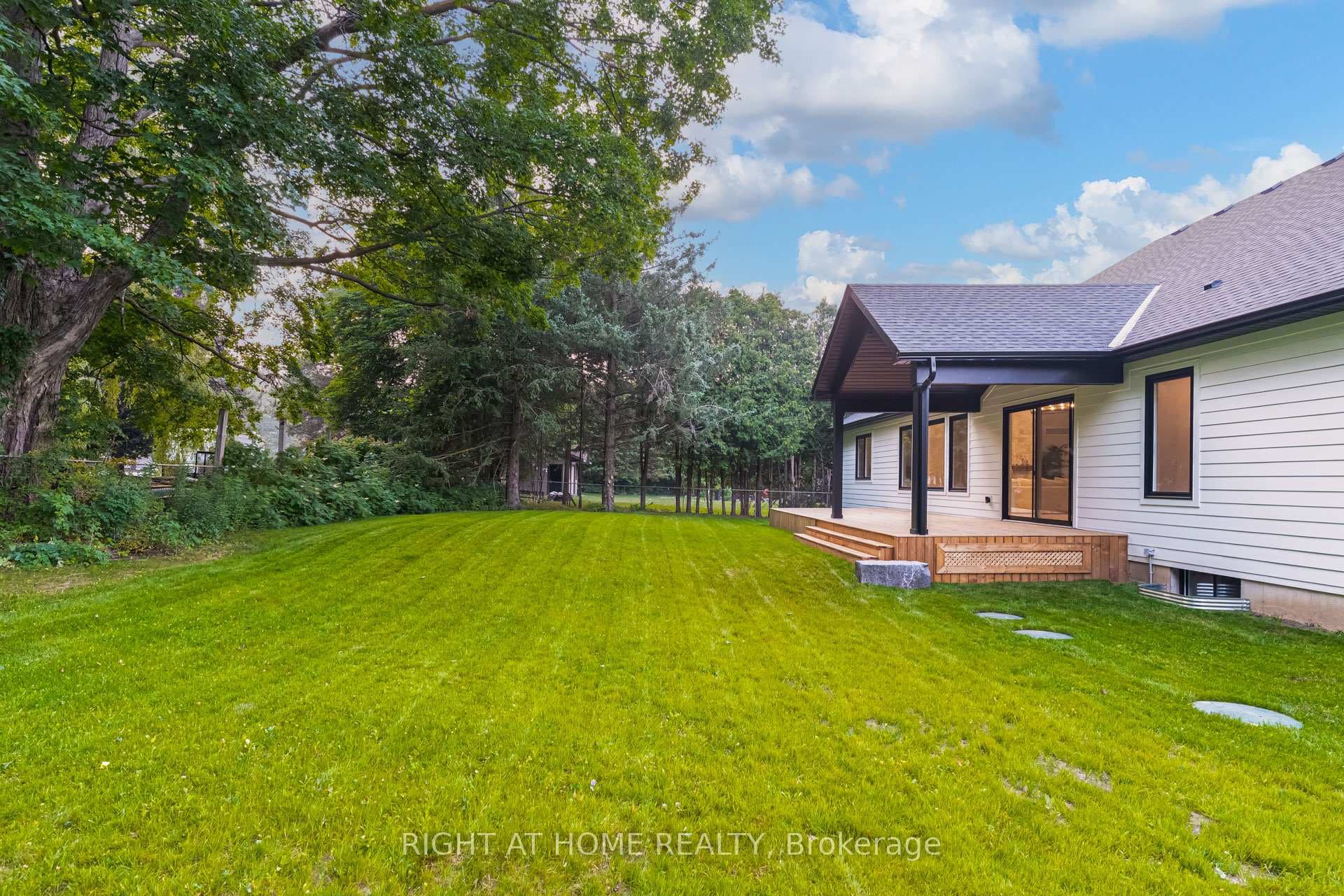 9 Maple Grove Road photo 34