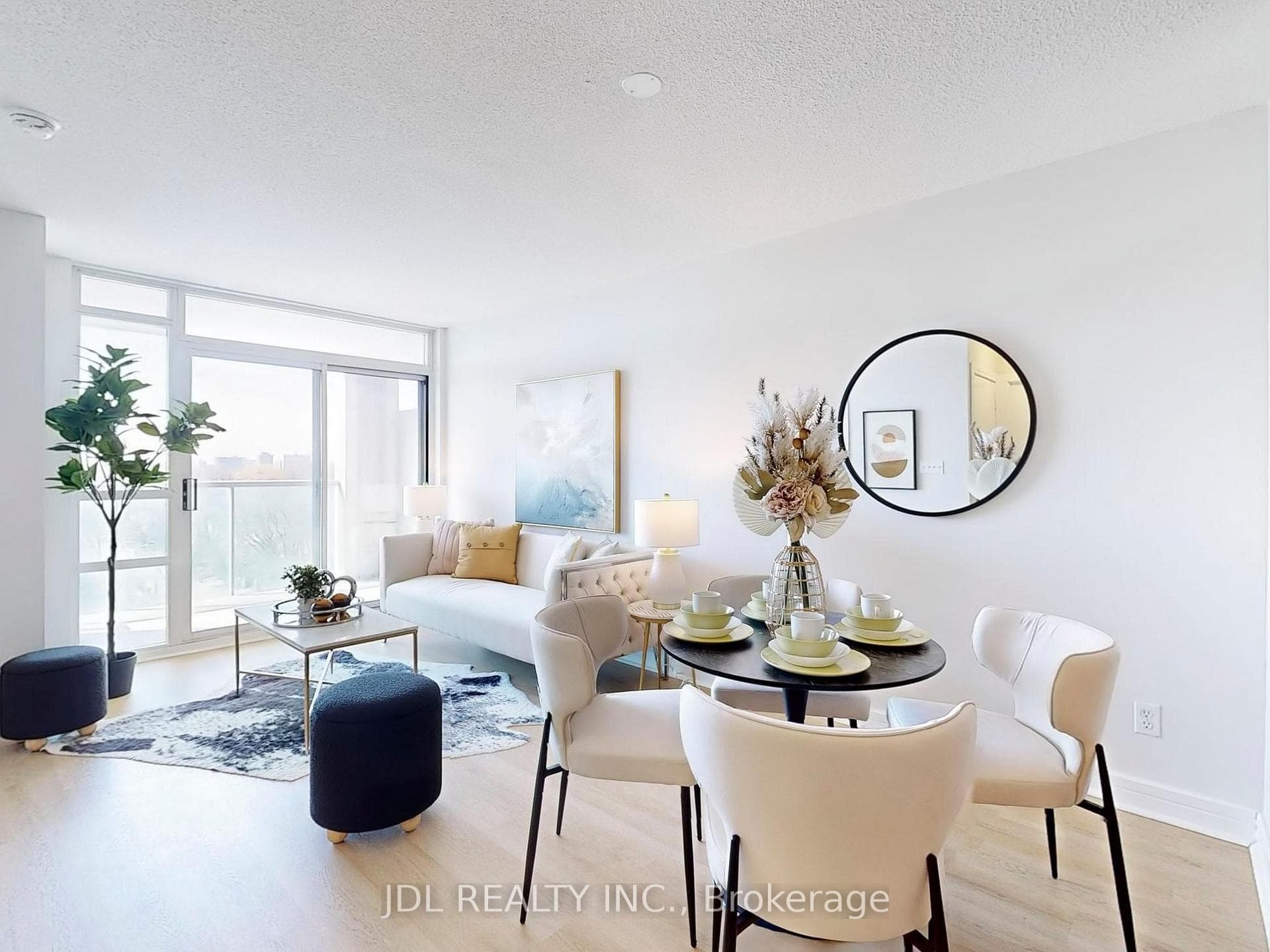 18 Harrison Garden Boulevard Unit 811 photo 7