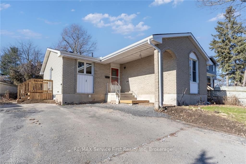1 CONACHER Drive Unit 1 photo 1
