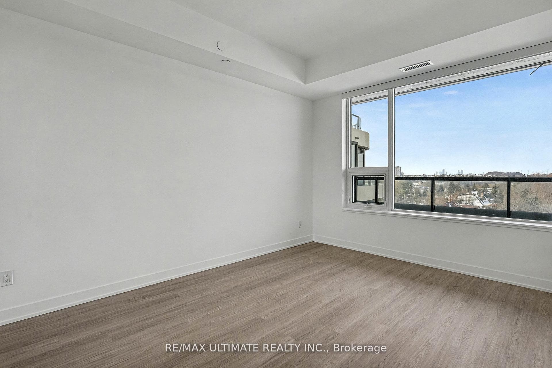 8188 Yonge Street Unit 727 photo 4