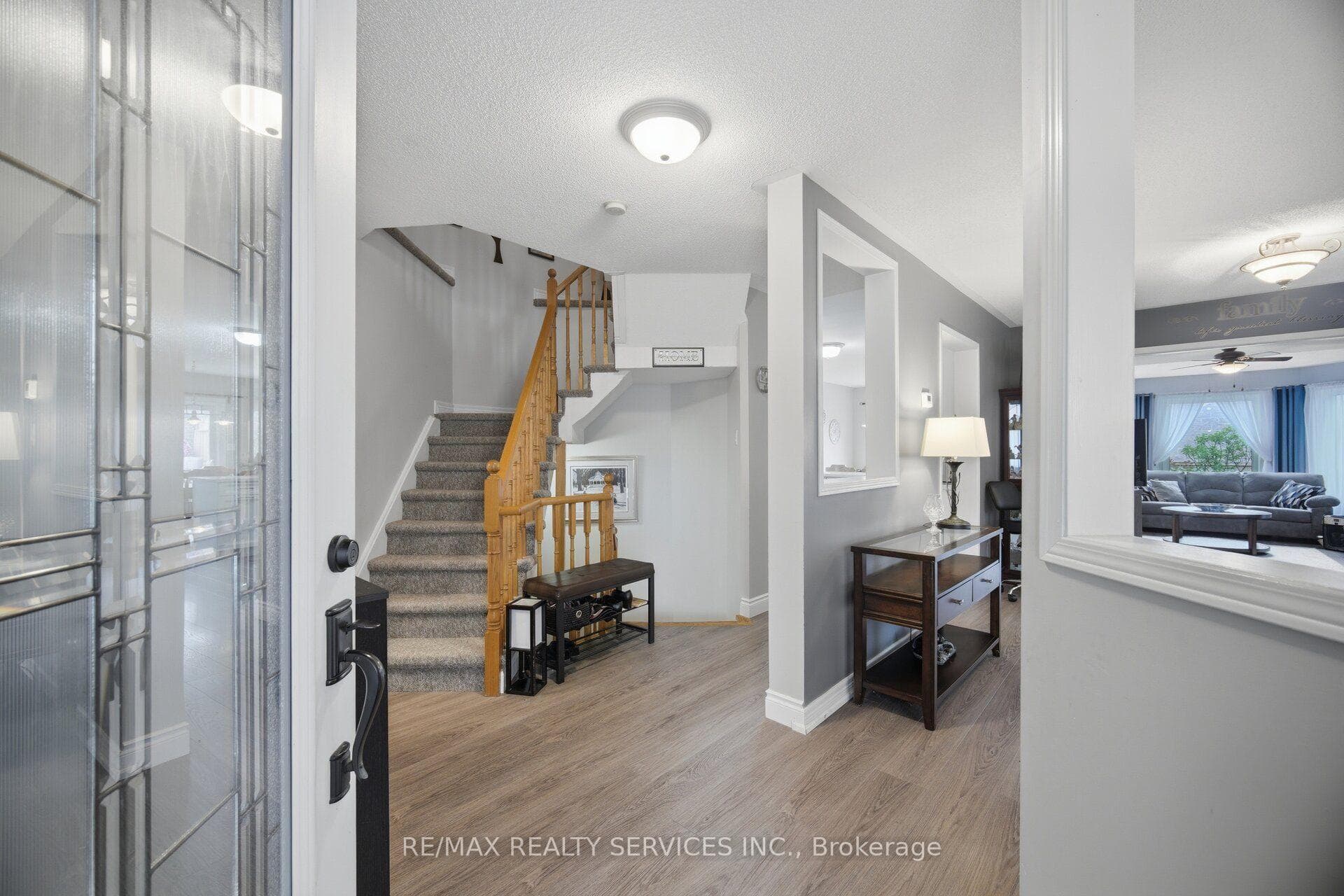 30 Henderson Crescent photo 4