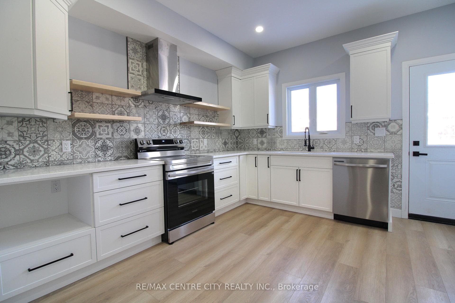 126 Price Street photo 5