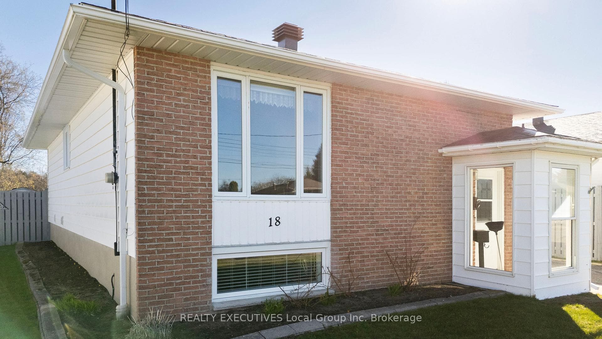 18 VAN HORNE Crescent photo 36