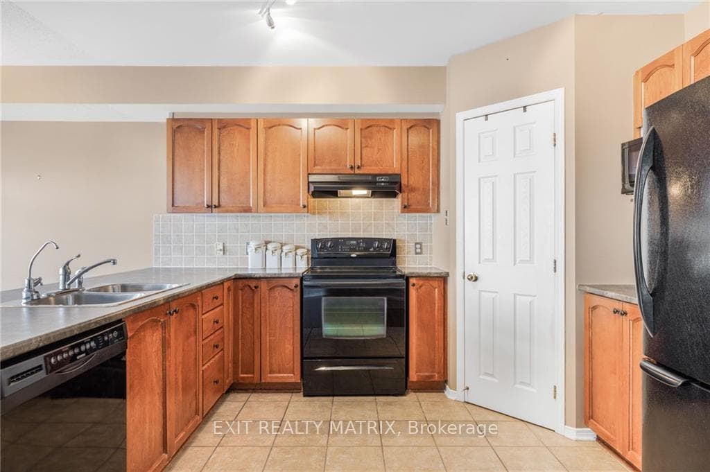 1119 BRASSEUR Crescent photo 10