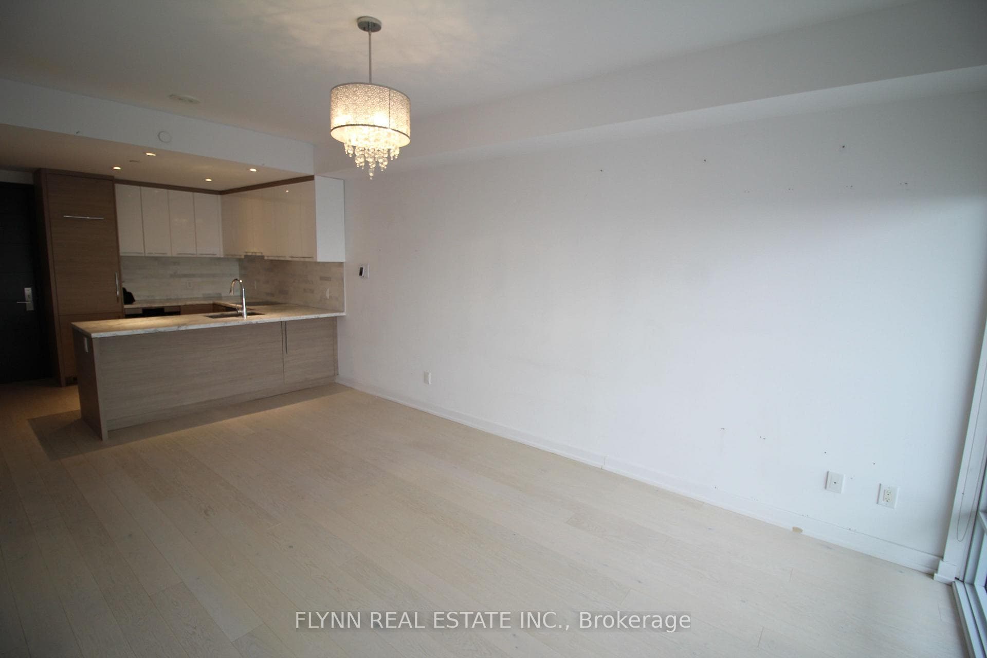 488 University Avenue Unit 3412 photo 4