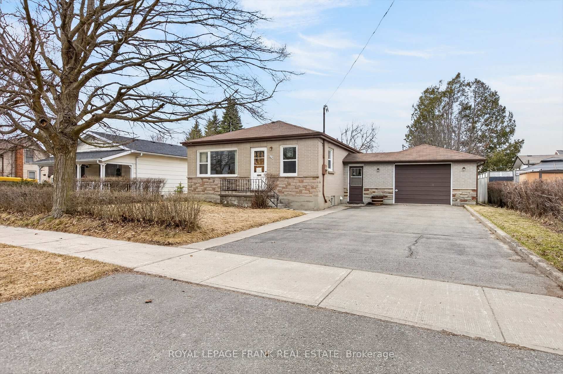 929 Western Avenue photo 39
