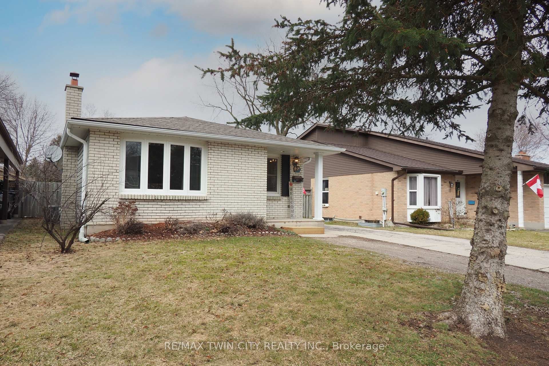 15 Milton Avenue photo 3