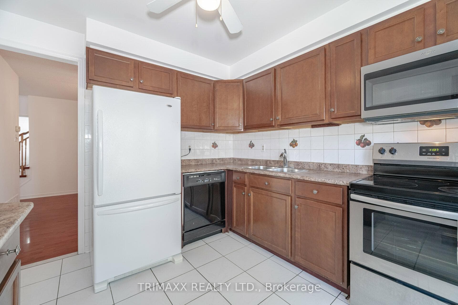 44 Saint Tropez Court photo 16