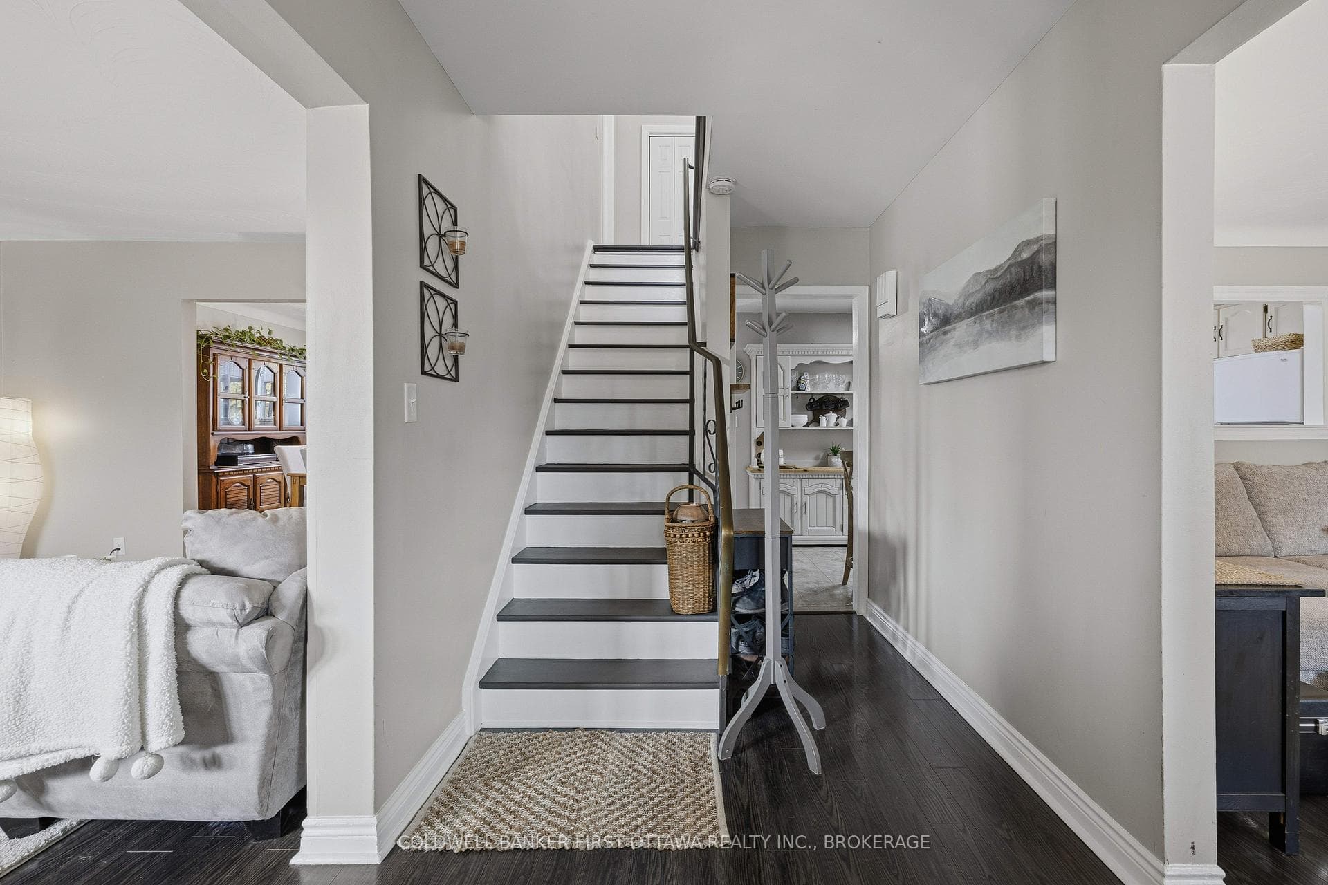 695 Laidlaw Crescent photo 6