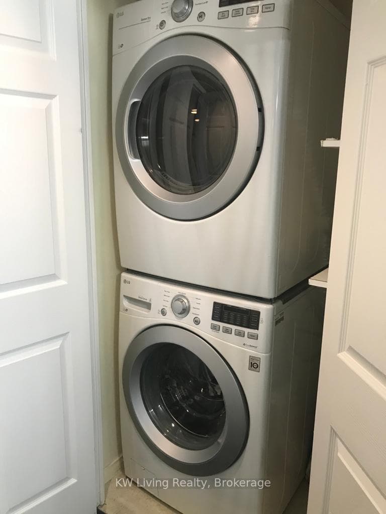 889 Bay Street Unit 503 photo 6