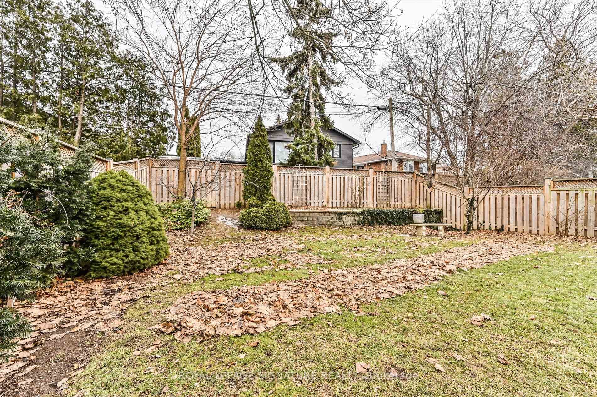 Fenced rear yard