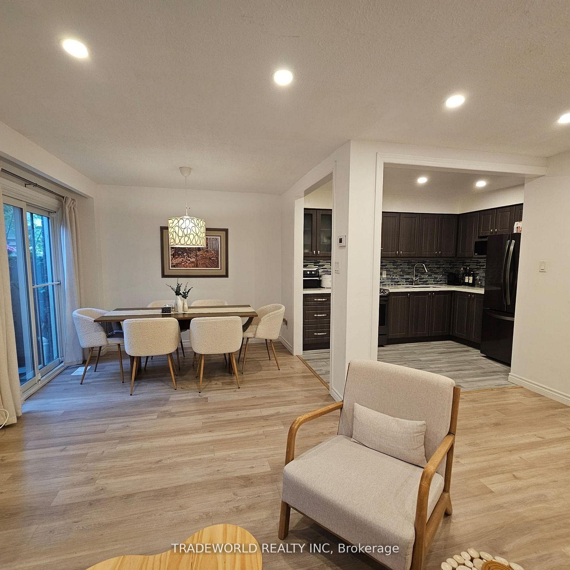 60 Camelot Way photo 11