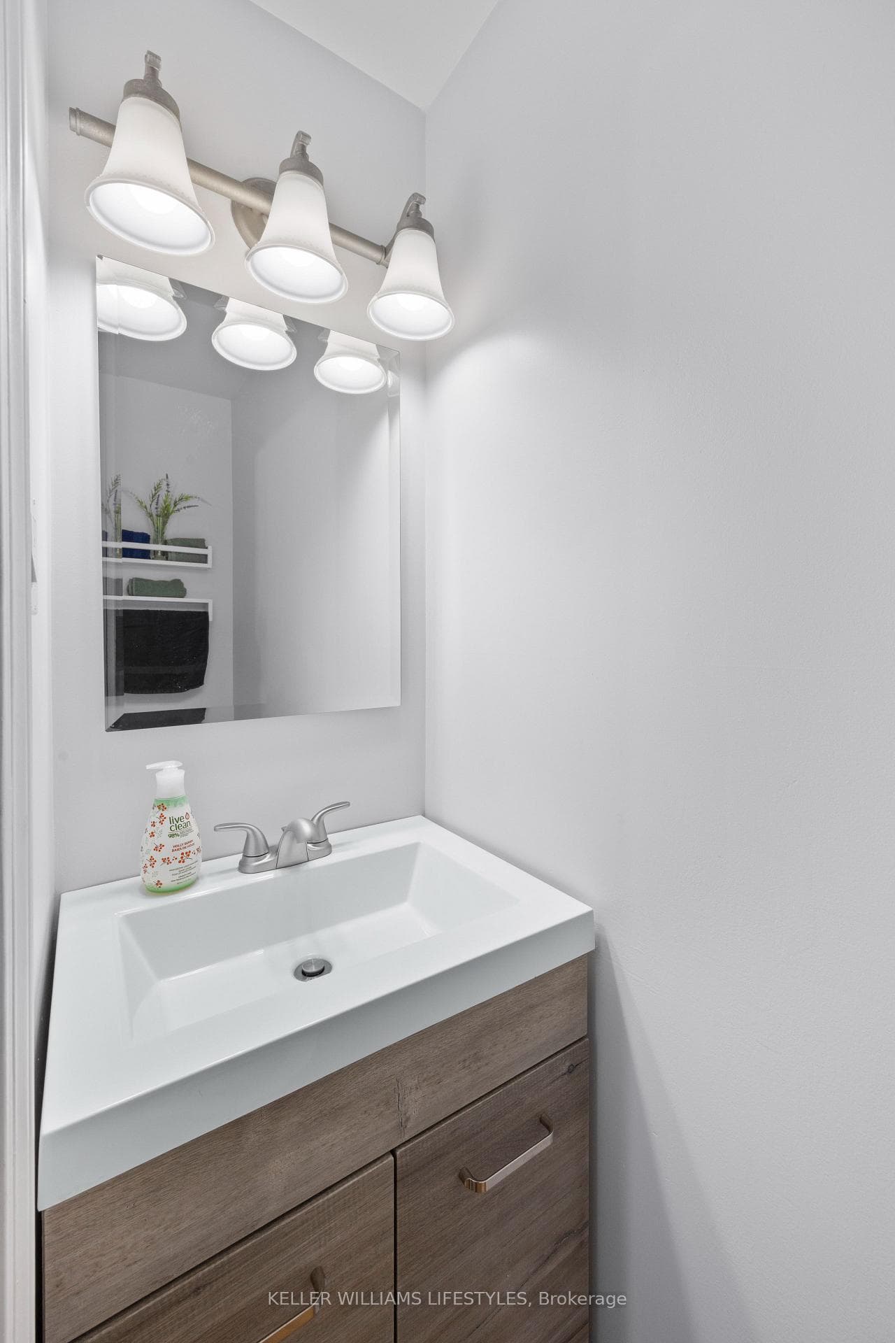 219 Dundas Street photo 20