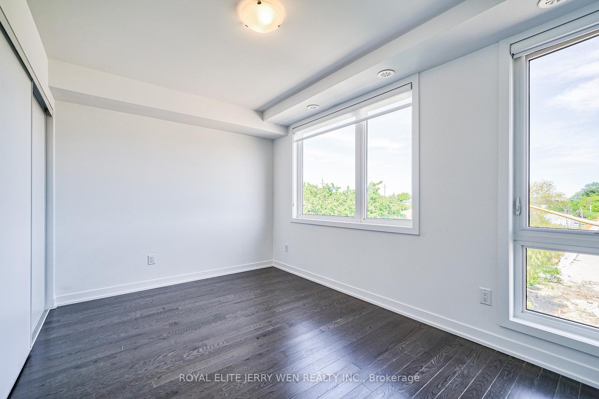 70 Green Gardens Boulevard Unit 7 photo 16