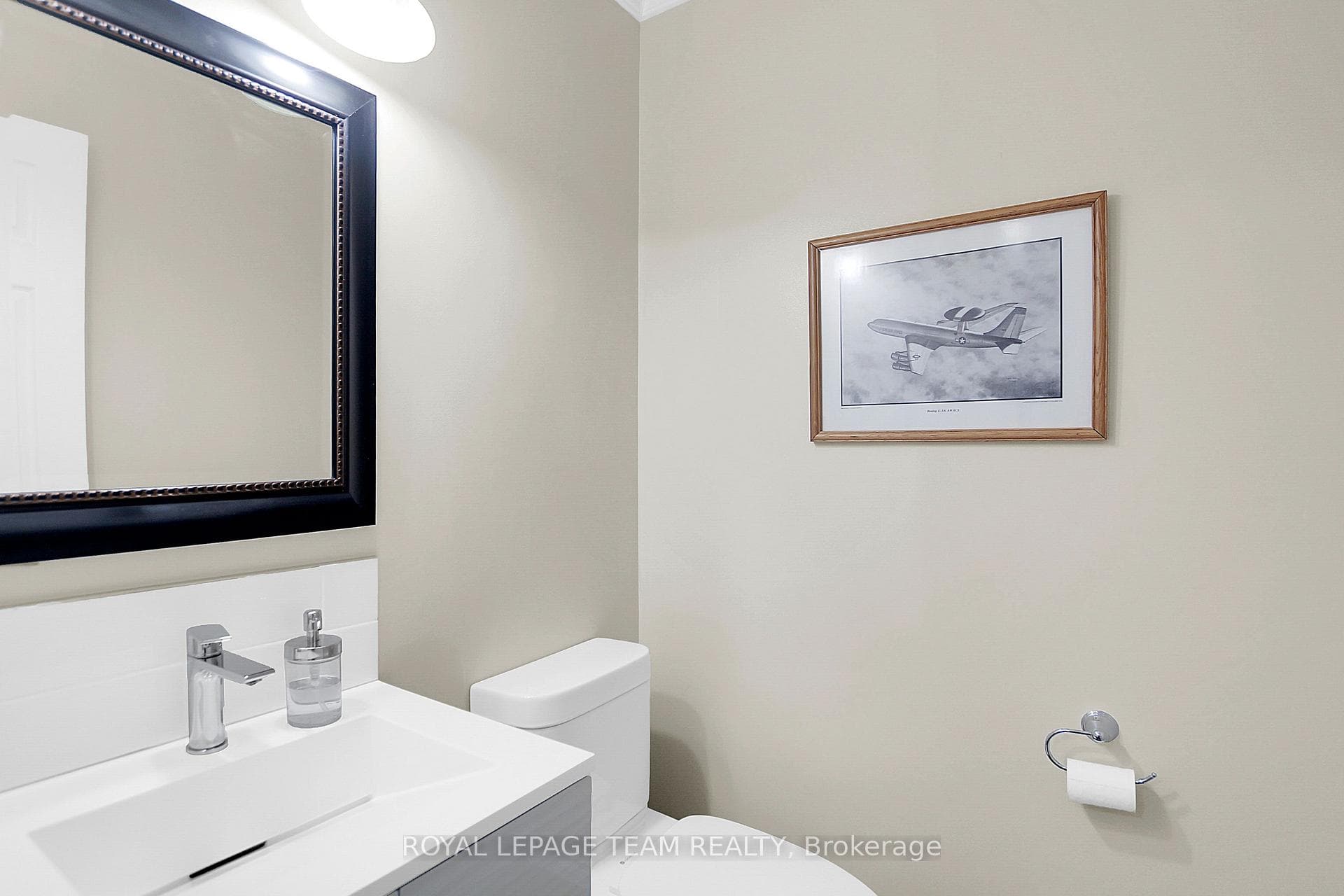 80 Stokes Crescent photo 4