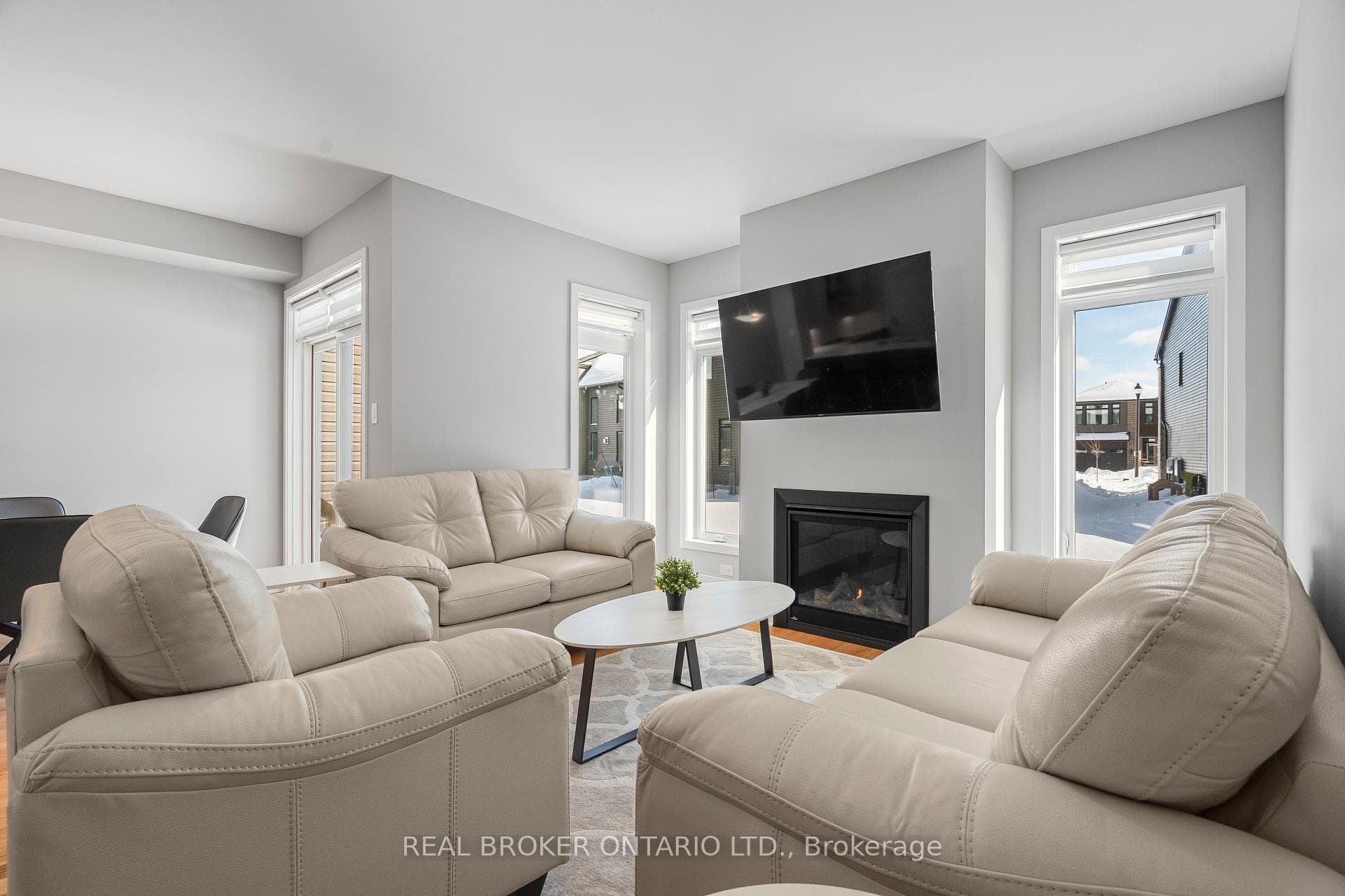 143 Bristol Crescent photo 17