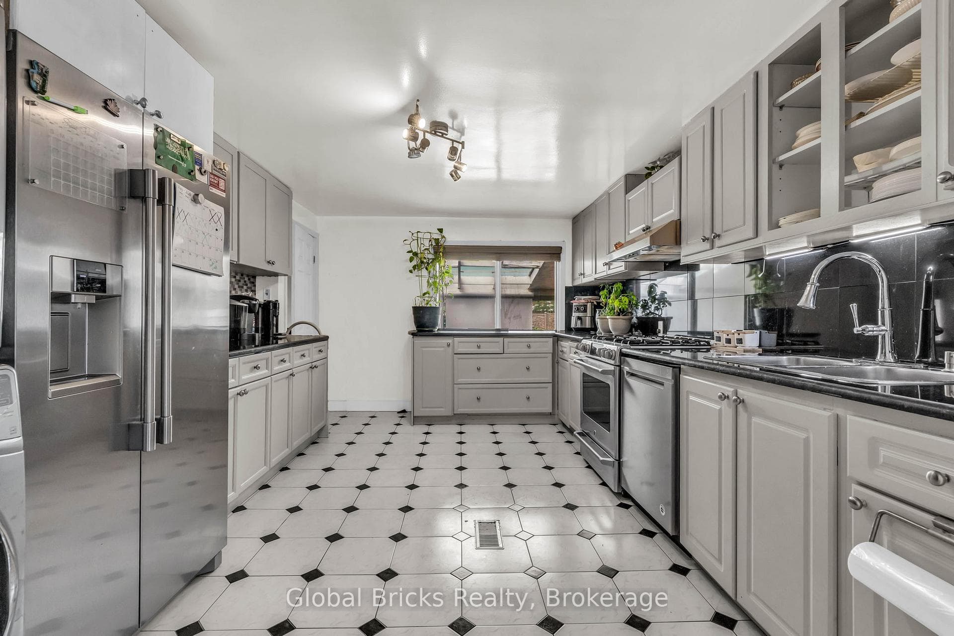 277 Short Avenue photo 1