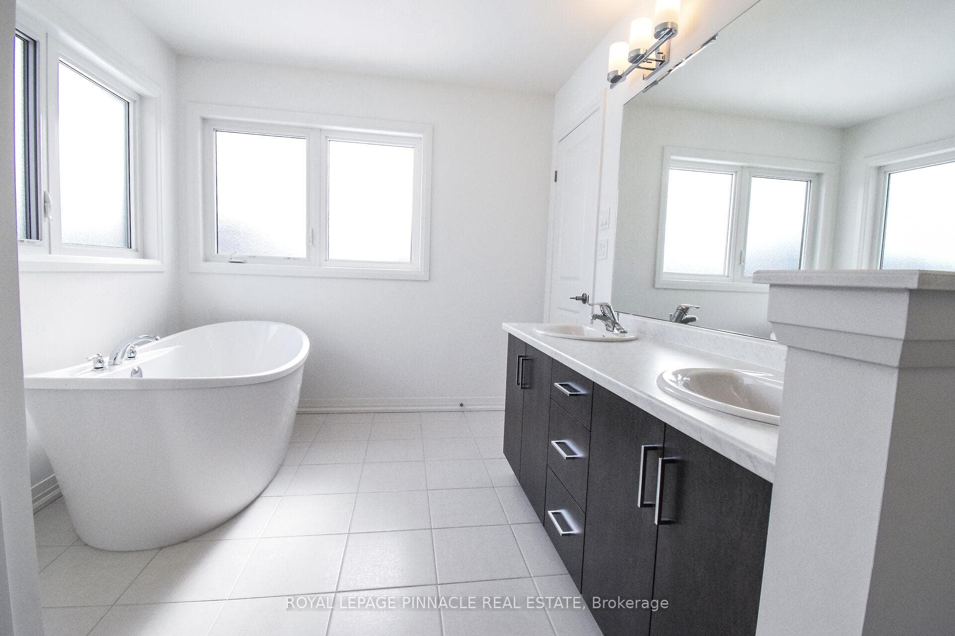 96 Acacia Road photo 33
