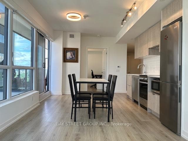 395 Bloor Street Unit 1802 photo 3
