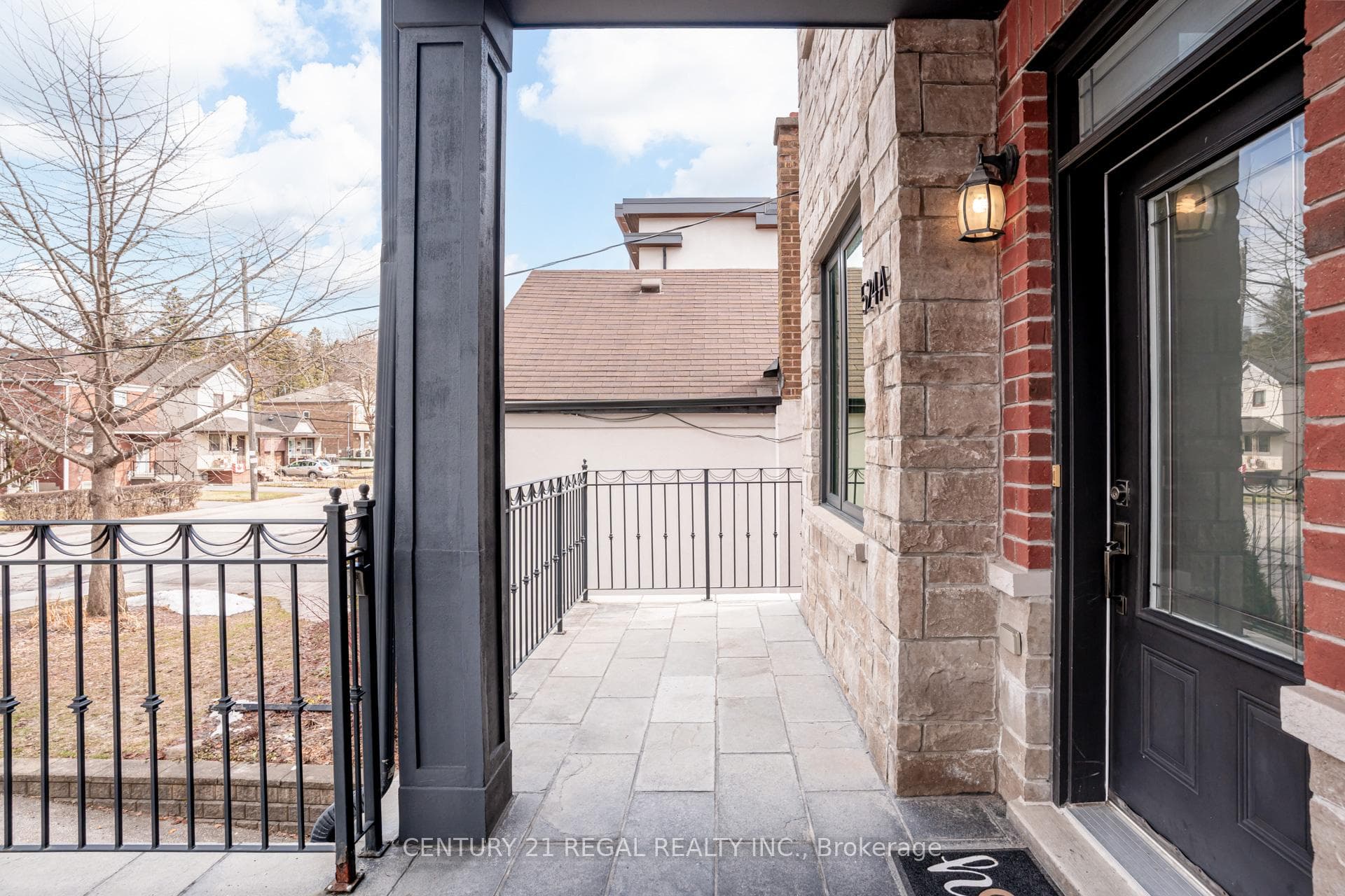 524A Mcroberts Avenue photo 3