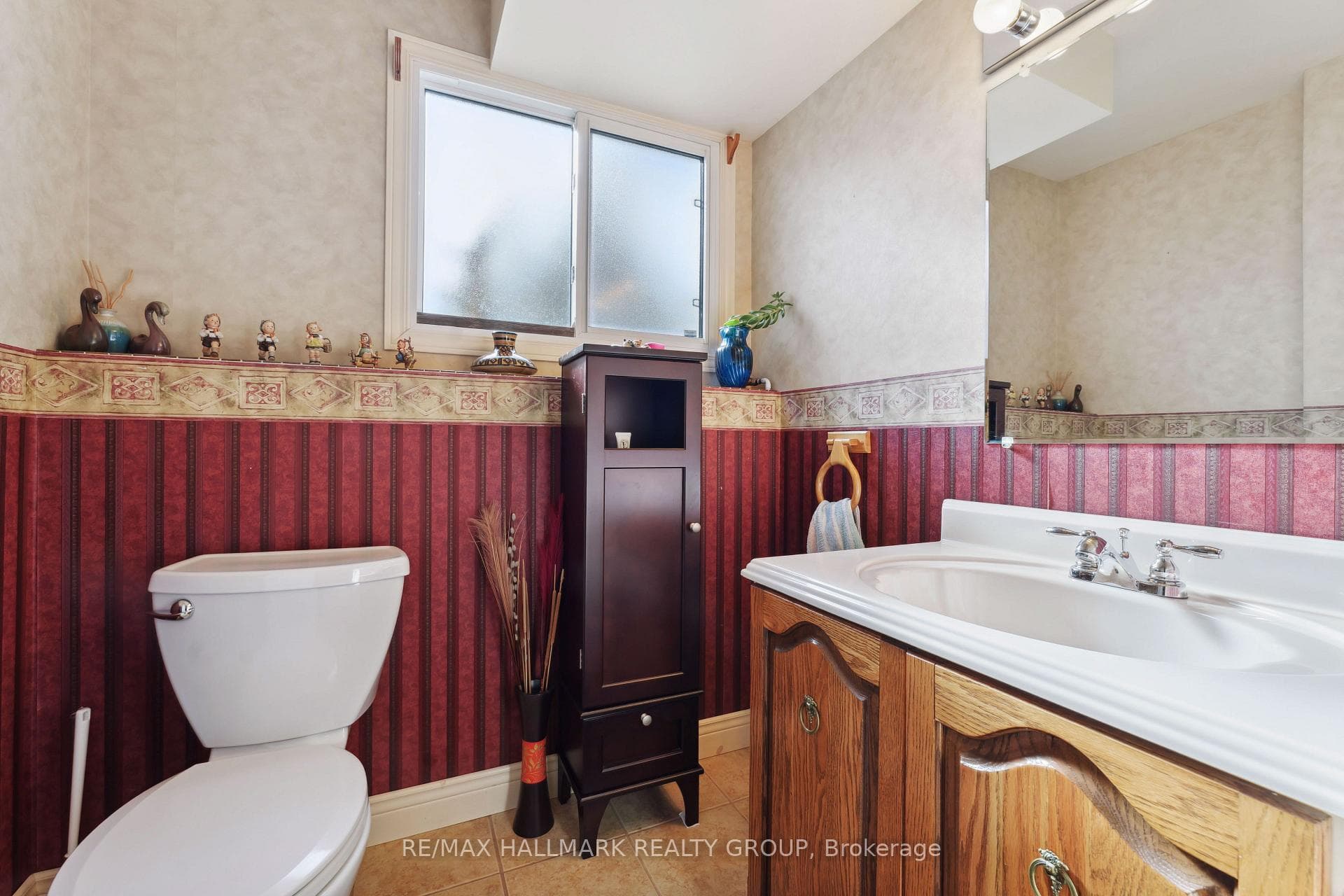 737 Stiles Crescent photo 23