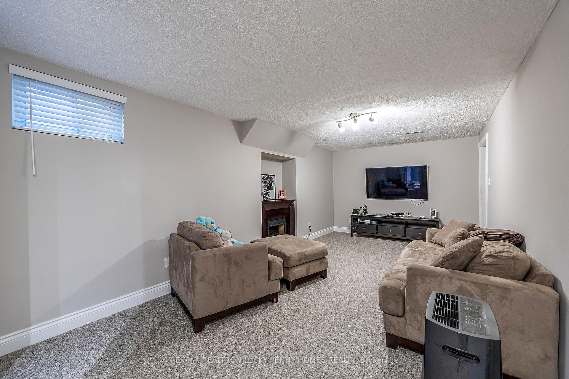 15 Aitken Circle photo 32