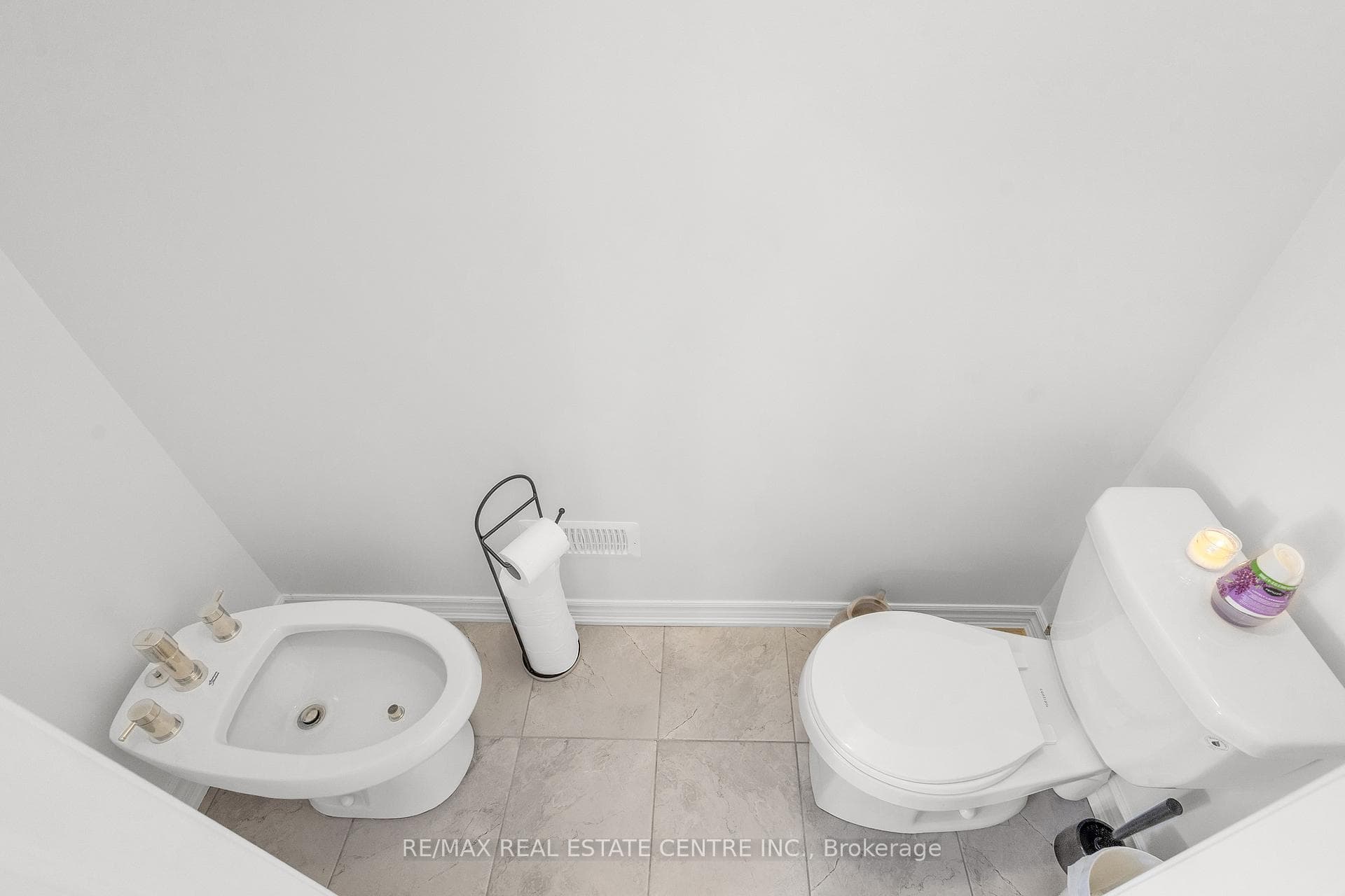 341 Russell Street photo 26