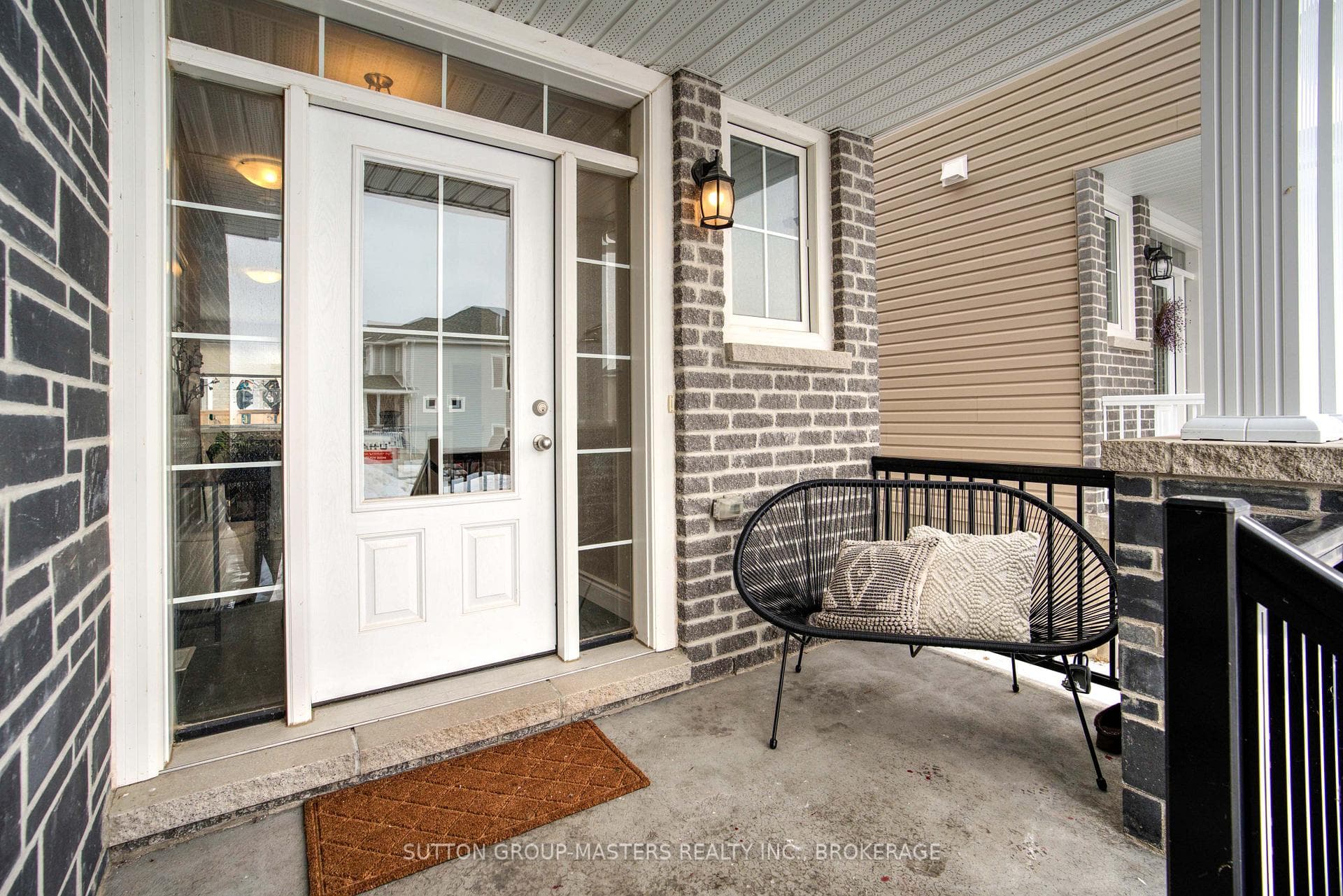 528 Beth Crescent photo 2
