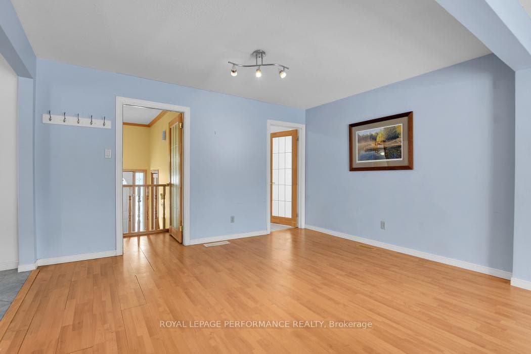 813 Walkley Road photo 14