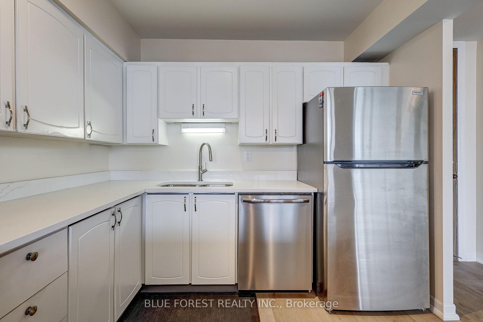 389 Dundas Street Unit 1705 photo 25