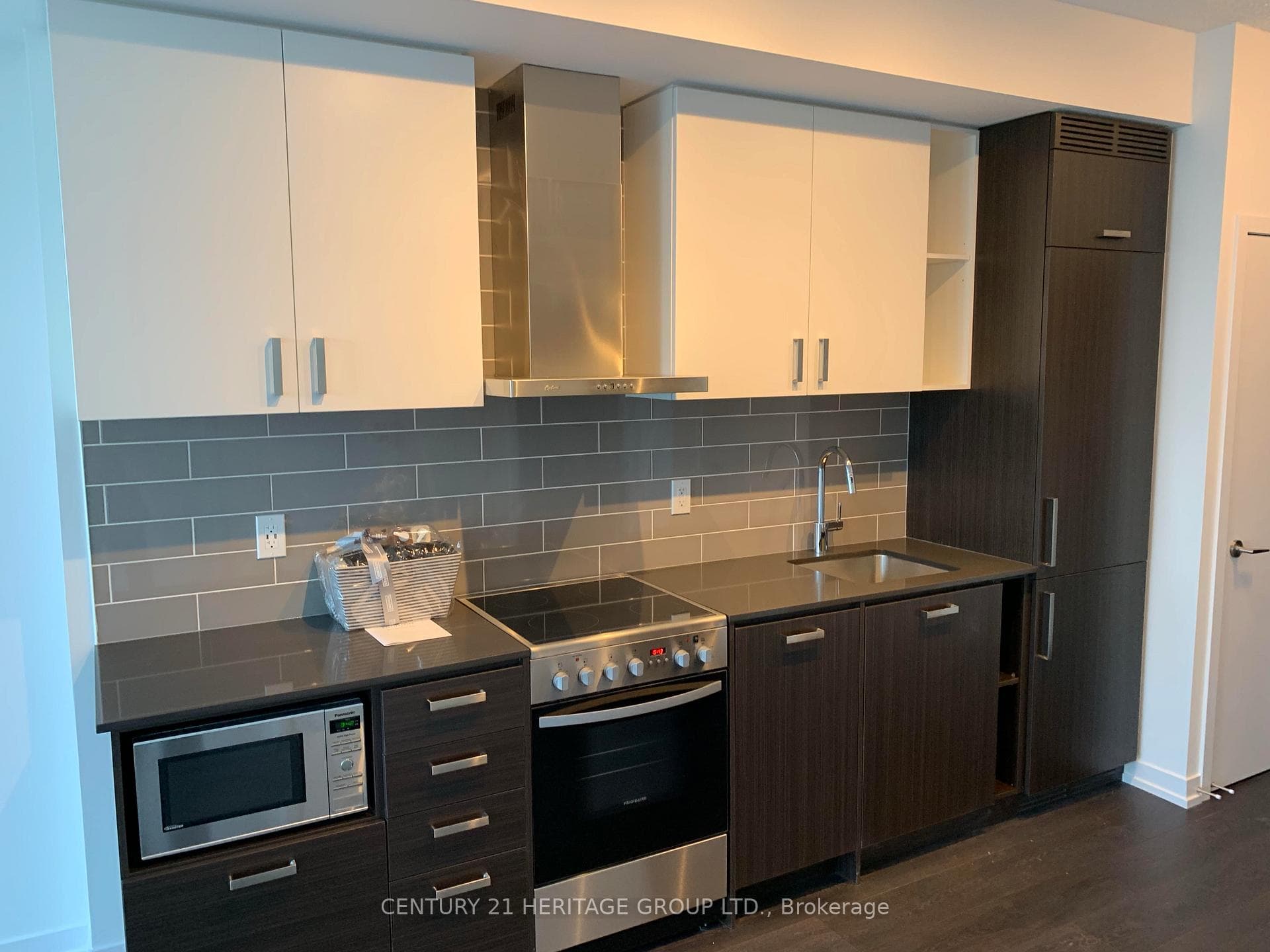 125 Redpath Avenue Unit 3402 photo 9