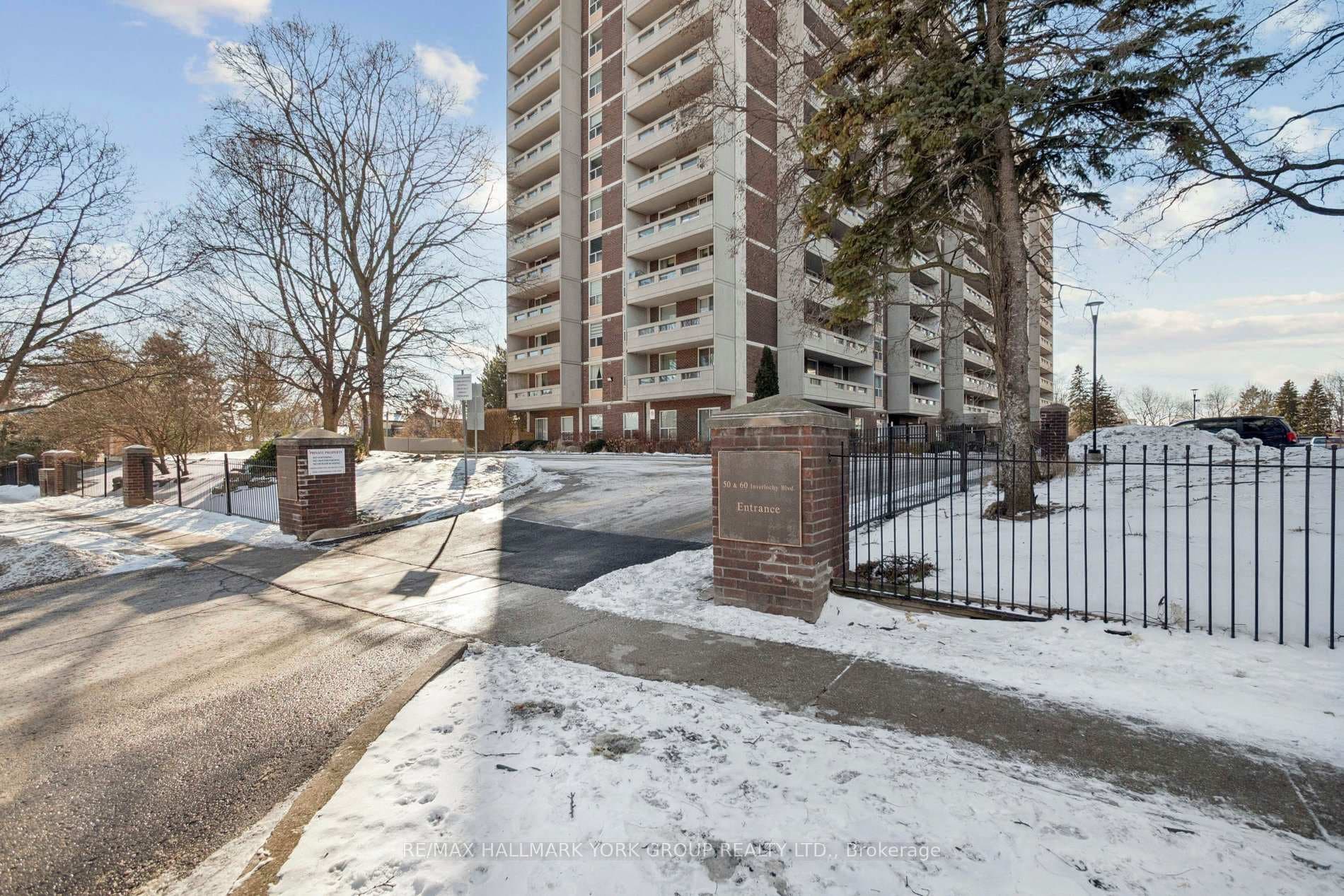 50 Inverlochy Boulevard Unit 810 photo 2