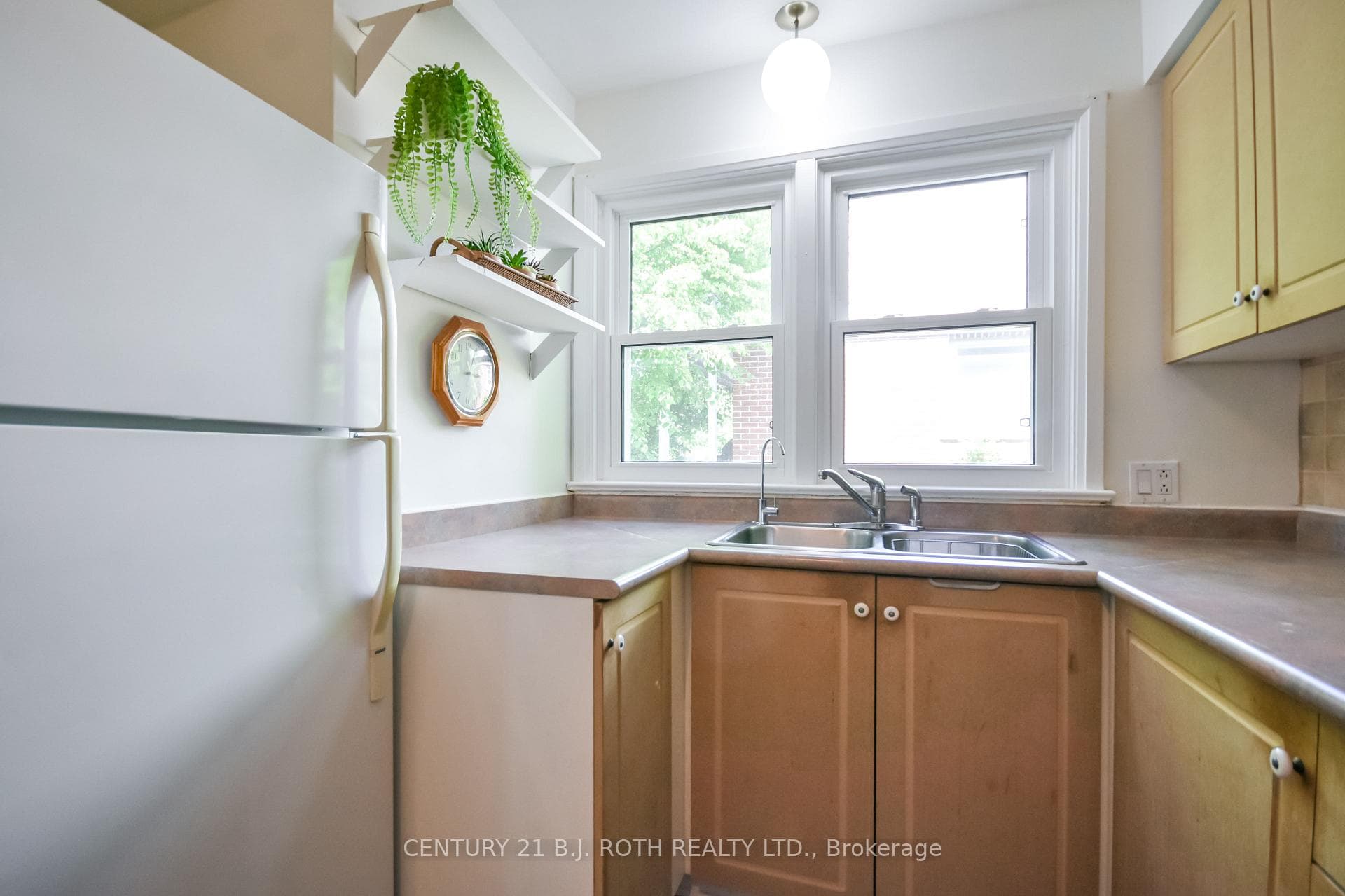 223 Wellington Street photo 13