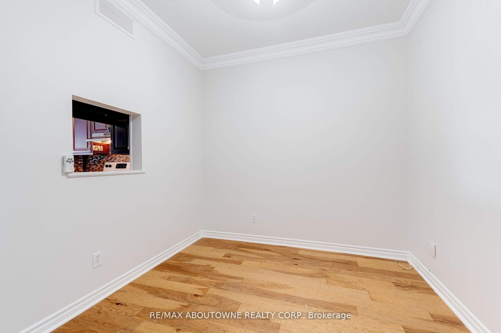 5194 Lakeshore Road Unit 305 photo 3