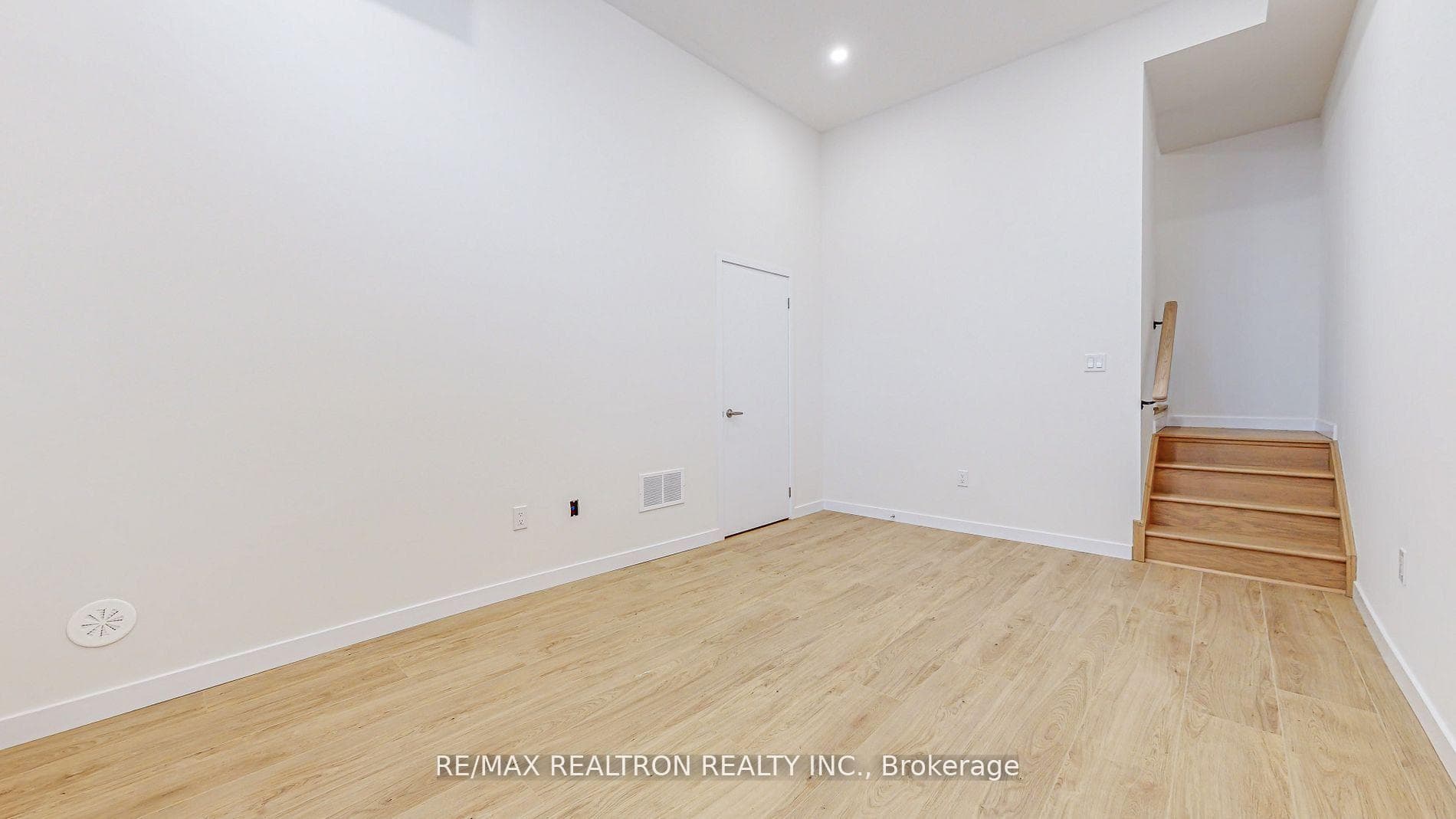 10262 Keele Street photo 14