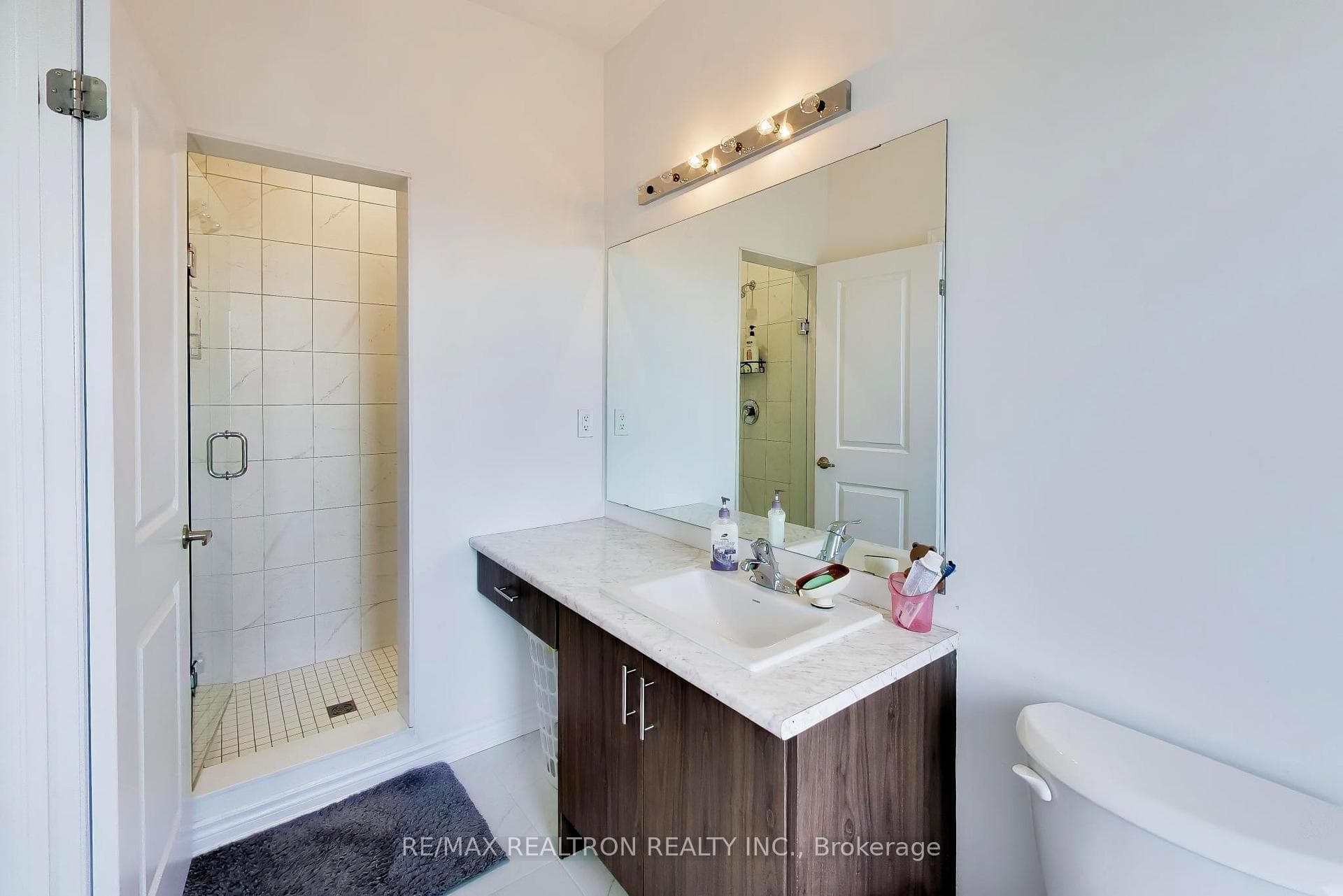 11 Inverary Crescent photo 24