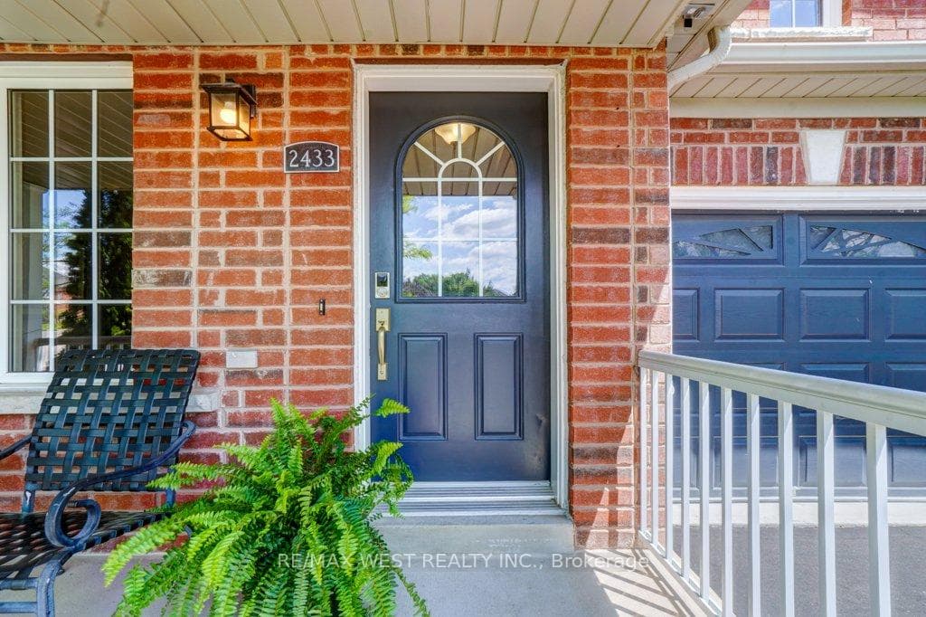 2433 Postmaster Drive photo 2