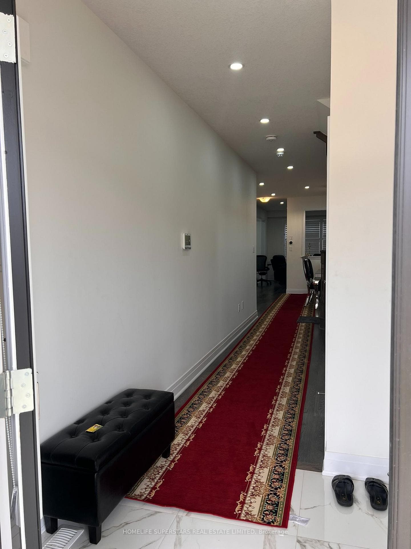 188 AVIRON Crescent photo 3