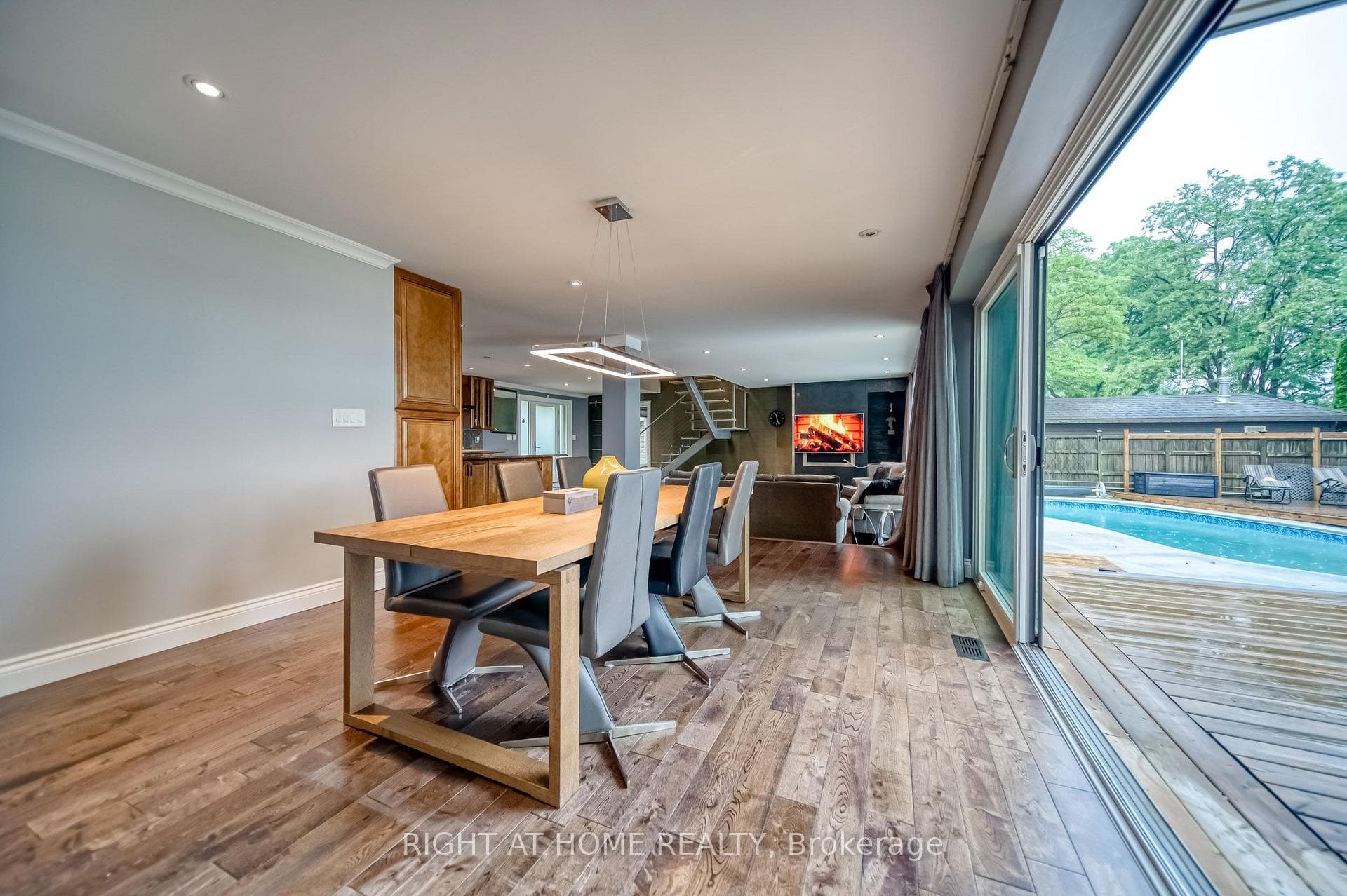 44 ROYAL HENLEY Boulevard photo 18