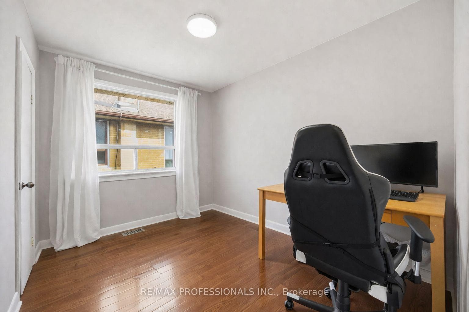 14 Dashwood Crescent photo 12